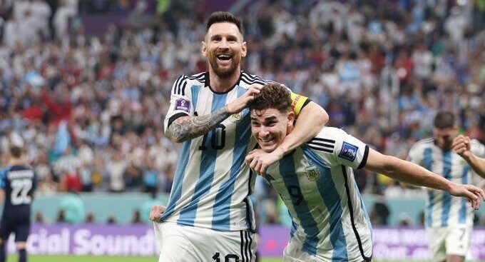 Com brilho de Messi e Álvarez, Argentina vence Croácia chega à final da Copa 2022