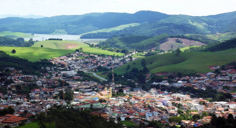 Criança é baleada dentro de van escolar em Salesópolis (SP)