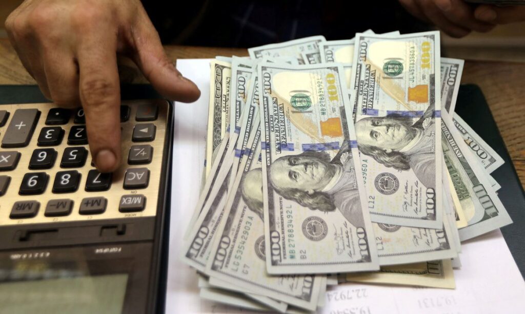 Dólar cai para R$ 5,27 após aprovação da PEC da Transição