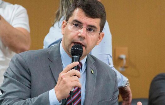 Elmano anuncia permanência de Rogério Pinheiro na secretaria do Esporte