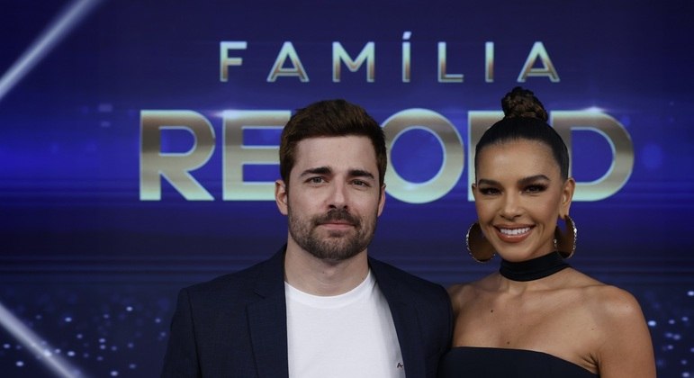 Família Record reúne artistas e apresentadores da emissora