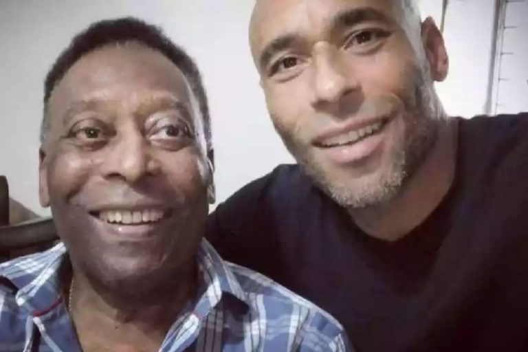 Filho de Pelé chega a São Paulo para passar Natal com a família no hospital