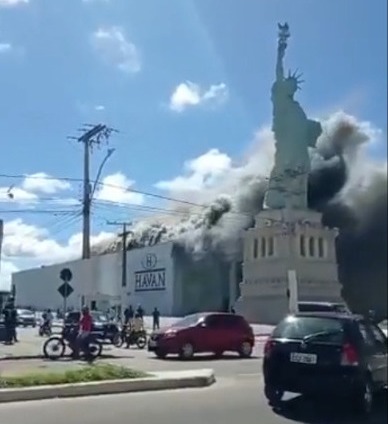 Incêndio destrói loja da Havan em Vitória da Conquista, na Bahia