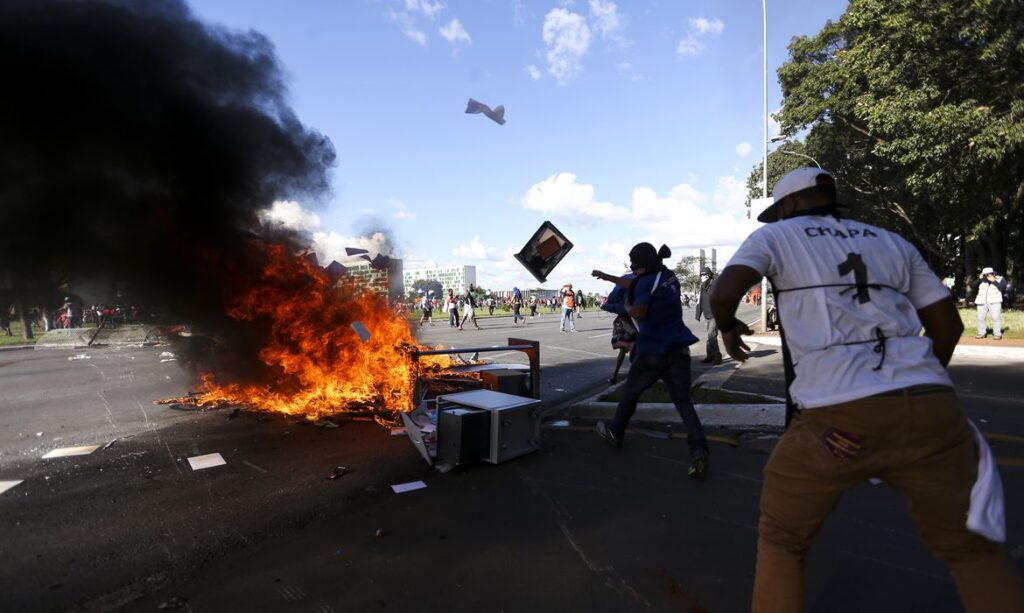 Mandados contra suspeitos de atos de vandalismo em Brasília são cumpridos no Ceará e em outros seis estados