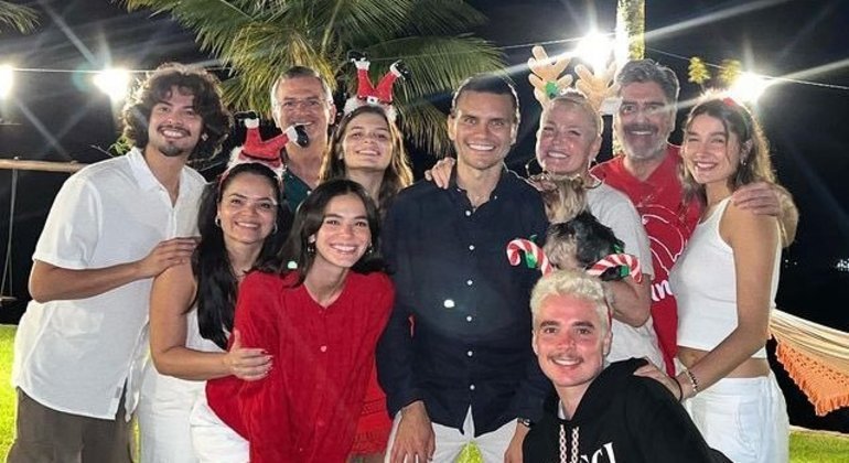 Marquezine e Xolo Maridueña passam Natal juntos, e web reage: ‘Não tem como negar o namoro’