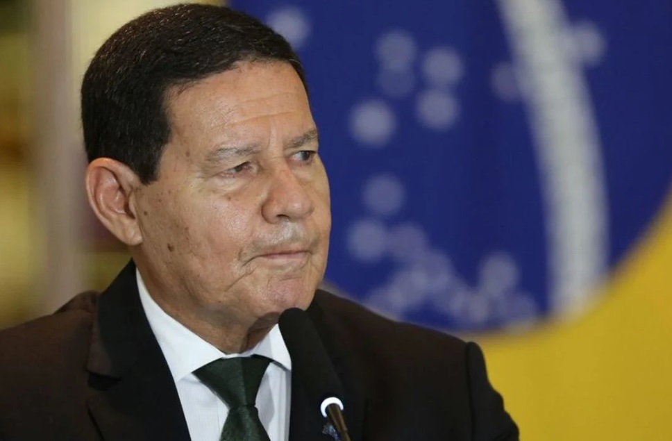 Mourão dispara contra manifestantes golpistas: “Lula foi eleito e tem de governar”