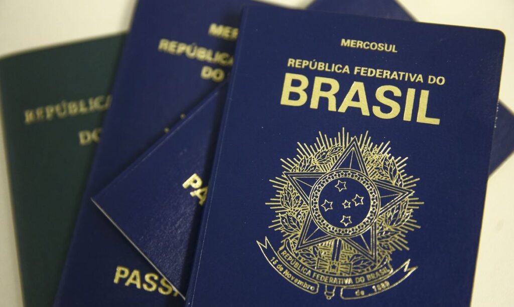 Brasil passa a exigir visto de mais de 60 nacionalidades para visitas curtas ao país nesta segunda (26)