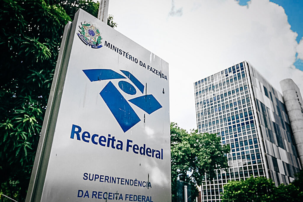 Receita Federal abre concurso público com salário de até R$ 21 mil