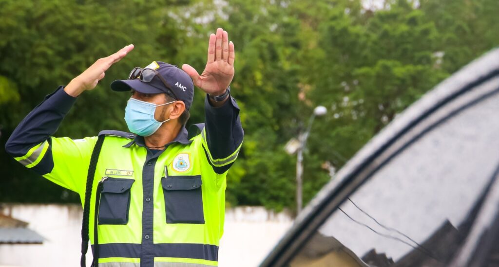 Rua Jorge Figueiredo é bloqueada para obras de urbanização; confira rotas de desvio