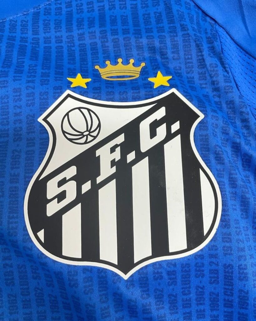 Santos divulga novo escudo do clube com homenagem a Pelé