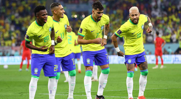 Por um futebol onde a dança dos garotos não incomode mais que mazelas como o racismo e a homofobia.