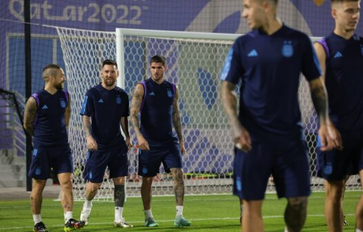 Argentina enfrenta Austrália em busca de vaga nas quartas da Copa