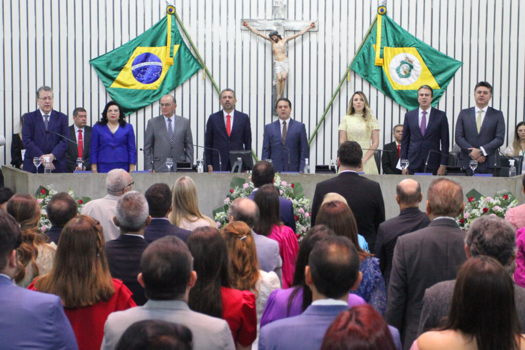 Elmano de Freitas recebe o cargo de Izolda e é o novo governador do Ceará: “Buscarei governar com senso de justiça”