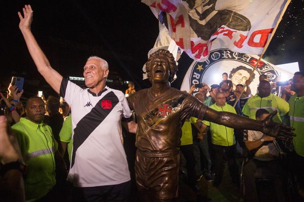 Morre Roberto Dinamite, maior ídolo da história do Vasco, aos 68 anos