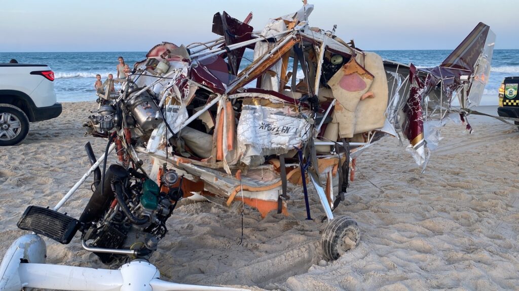 Médico morre após aeronave cair no mar em Aquiraz