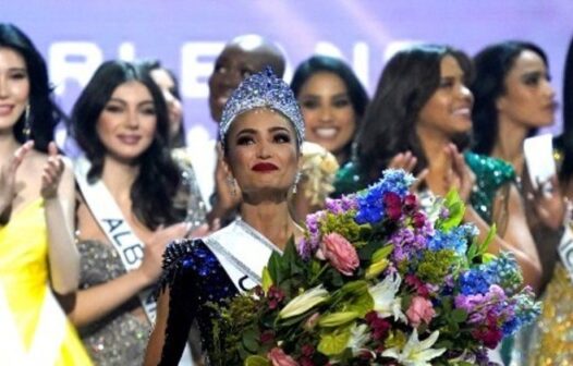 Americana R’Bonney Gabriel é coroada Miss Universo 2023