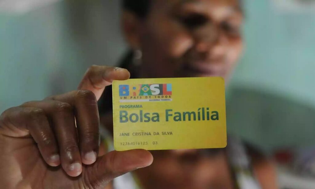 Bolsa Família é pago para novo grupo de beneficiários nesta quinta-feira (19); acesse calendário