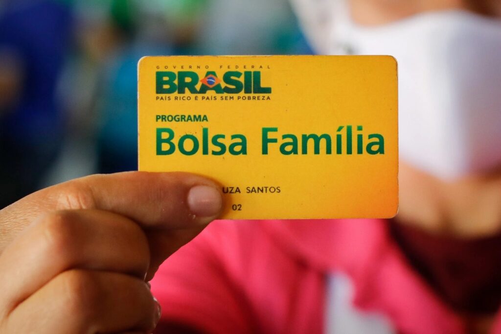 Bolsa Família: novo grupo de beneficiários recebe nesta segunda-feira (23); confira calendário