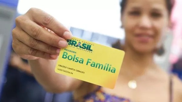 Bolsa Família: novo grupo recebe nesta terça-feira (24); acesse calendário