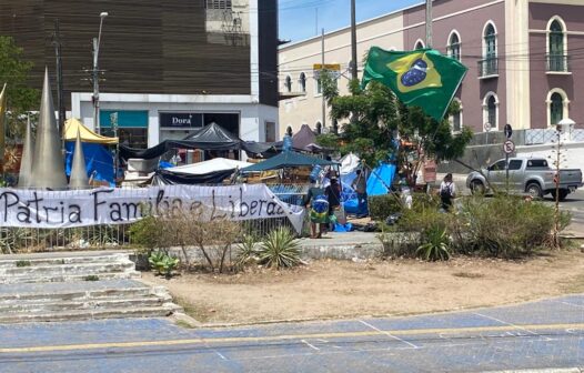 Bolsonaristas começam a desmontar acampamento montado próximo da 10ª Região Militar, em Fortaleza