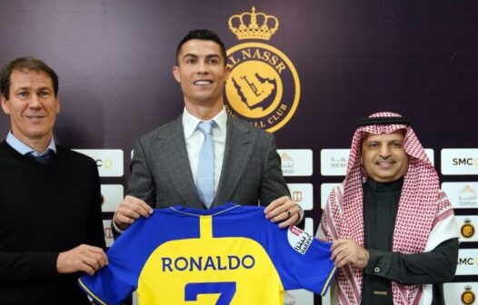 Com festa e estádio lotado, Cristiano Ronaldo é apresentado pelo Al-Nassr