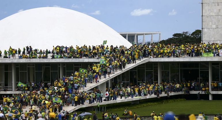 Com previsão de novos atos em Brasília, segurança é reforçada no Planalto, STF e Congresso