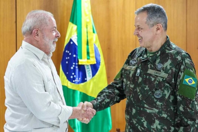 Comandante do Exército do governo Lula veta nomeação de braço-direito de Bolsonaro