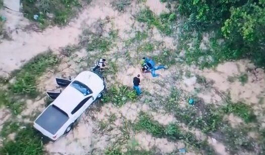 Drone flagra momento em que condenado por chacina de Quixeramobim é recapturado pela Polícia