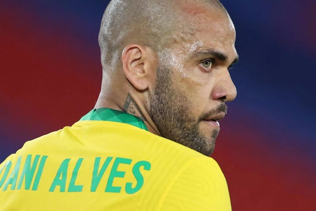 Imagens revelam que Daniel Alves ficou 15 minutos no banheiro com a mulher que o acusa de agressão sexual