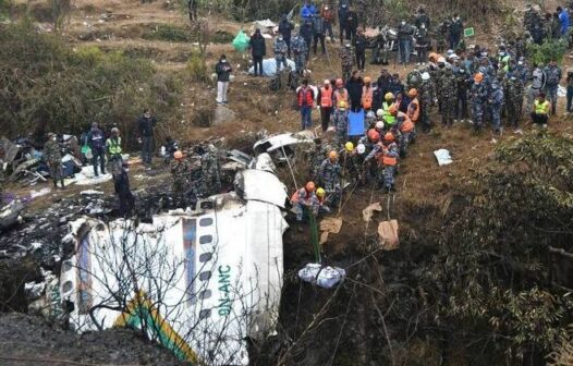 Especialistas acreditam que piloto possa ter feito movimento determinante para queda de avião no Nepal