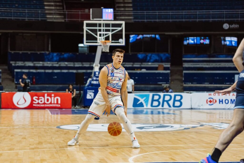 Fortaleza Basquete Cearense emplaca 3ª vitória seguida no NBB