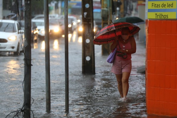 Fortaleza e mais 21 cidades do Ceará recebem 1º alerta do ano de ‘acumulado de chuva’