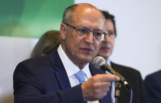 Geraldo Alckmin participa de ato de campanha com Evandro Leitão em Fortaleza nesta quinta-feira (17)