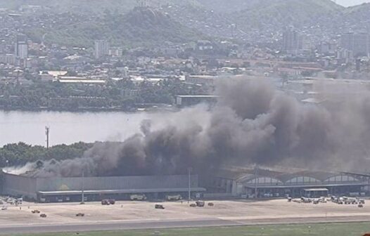 Incêndio de grandes proporções atinge aeroporto do Galeão, no Rio