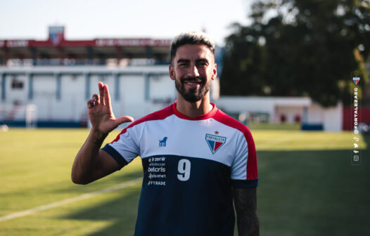 Novo Camisa 9, Lucero chega ao Fortaleza e faz 1º treino no Pici