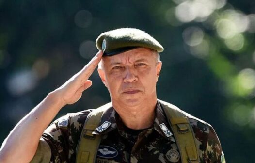 Ministro diz que troca no exército foi por falta de confiança