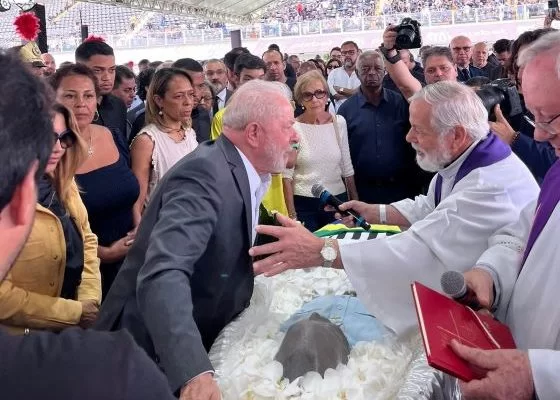 Lula participa de cerimônia religiosa no velório de Pelé