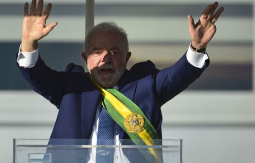 Lula revoga decretos de Bolsonaro no primeiro dia de governo