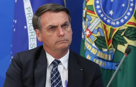 Ministro do TSE dá 3 dias para ex-presidente Bolsonaro explicar minuta golpista