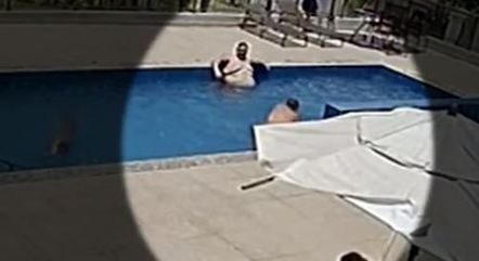 Mulher pega criança pelo pescoço e tenta afogá-la em piscina de condomínio em SP