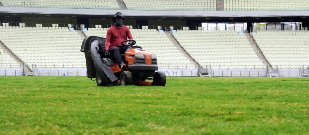 Novo gramado da Arena Castelão recebe 1º corte; entrega é prevista para março