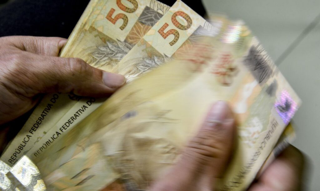 Novo salário mínimo de R$ 1.320 começa a ser pago nesta semana