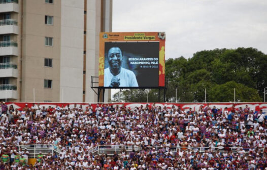 Rei Pelé recebe homenagem no Campeonato Cearense