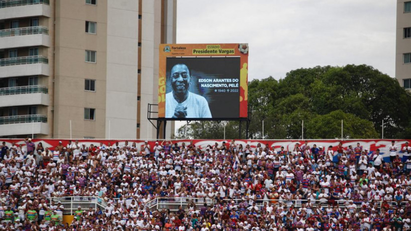 Rei Pelé recebe homenagem no Campeonato Cearense