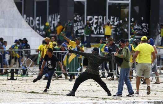 PF tenta identificar extremista que invadiu Planalto e destruiu relógio histórico