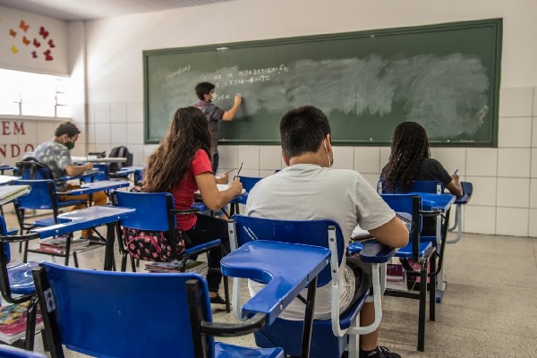 Professores de 28 cidades do Ceará terão reajuste salarial em 2023