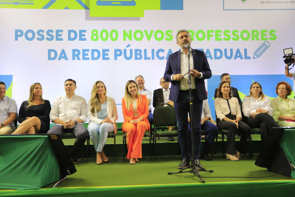 Professores do Ceará terão reajuste anunciado pelo ministro Camilo Santana, garante Elmano de Freitas