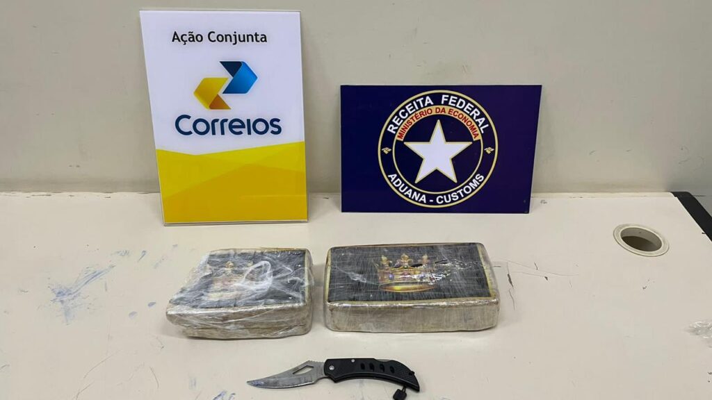 Receita intercepta 1,7 kg de pasta base de cocaína em encomenda postal em Fortaleza