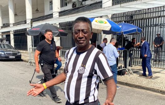 Sósia de Pelé recorda experiências e quer seguir homenageando o Rei