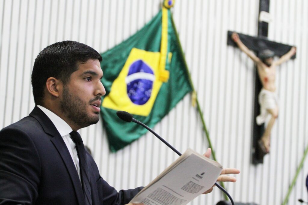 STF abre inquérito para investigar envolvimento de deputado André Fernandes nos atos antidemocráticos